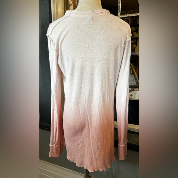 FREE PEOPLE Cozy Up Henley Shirt Top Blush Peach Ombré Combo Size Medium - Picture 4 of 7